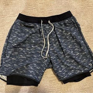 Vuori Shorts Size L